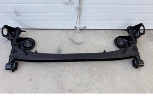 2004 - 2010 TOYOTA SIENNA SUSPENSION SUBFRAME 2WD & 4WD Genuine OEM Original used OEM rear subframe and crossmember