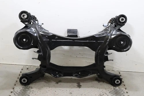 2017 - 2024 LAND ROVER DISCOVERY REAR SUBFRAME UNDERCARRIAGE CROSSMEMBER OEM used OEM rear subframe and crossmember
