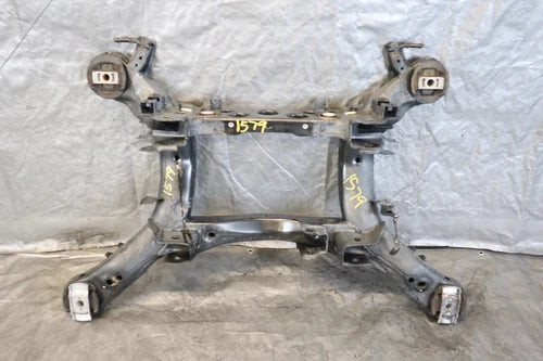 2017 JEEP GRAND CHEROKEE SRT8 6.4L 4X4 OEM REAR SUBFRAME CROSSMEMBER ASSY #1579 used OEM rear subframe and crossmember