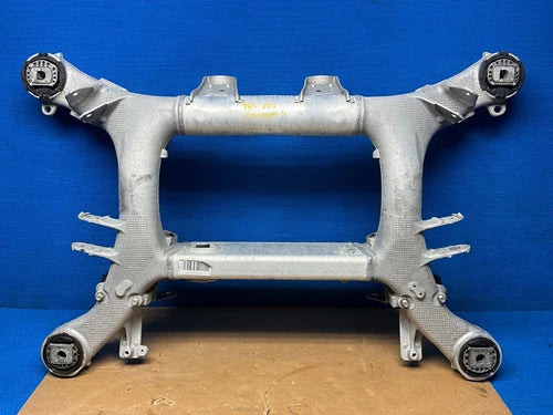 ? 2016 - 2019 BMW 740i G11 G12 REAR SUBFRAME SUB FRAME CROSSMEMBER CRADLE OEM used OEM rear subframe and crossmember