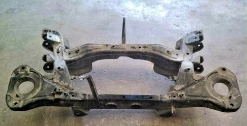 2005-2015 Nissan Armada Rear Crossmember Subframe AT 5.6L OEM used OEM rear subframe and crossmember