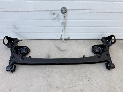 2004 - 2010 TOYOTA SIENNA SUSPENSION SUBFRAME 2WD & 4WD Genuine OEM used OEM rear subframe and crossmember