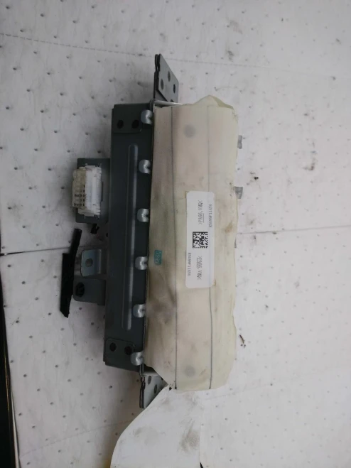 2020 Nissan Rogue Sport Driver Knee Used OEM Airbag