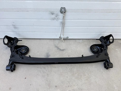 2011-2020 TOYOTA SIENNA REAR SUBFRAME AXLE BEAM W/O HUB 42110-08040 OEM used OEM rear subframe and crossmember