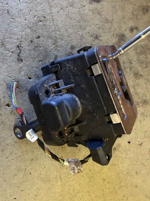 1999 Mercedes-Benz CLK A2022670537 Used OEM Floor Shifter