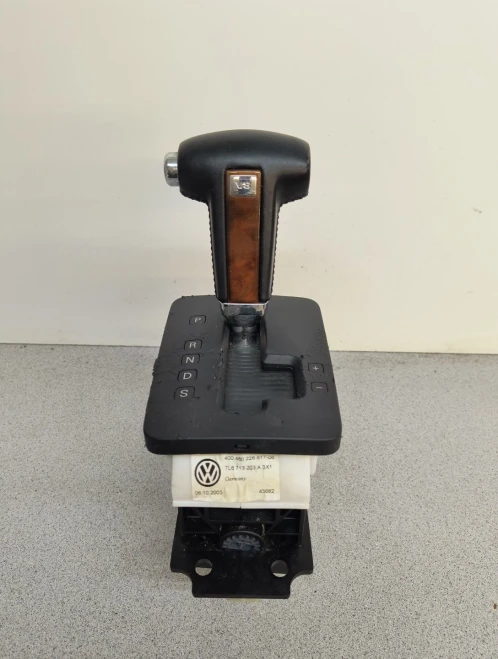 2004-2010 Volkswagen Touareg 7L6713203A Used OEM Floor Shifter
