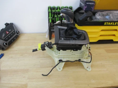 2017-2020 Hyundai Elantra 46700F2110 With Trim Used OEM Floor Shifter