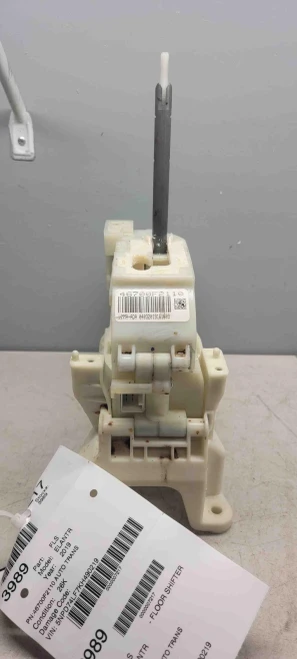 2019 Hyundai Elantra 46700F2110 Automatic Used OEM Floor Shifter