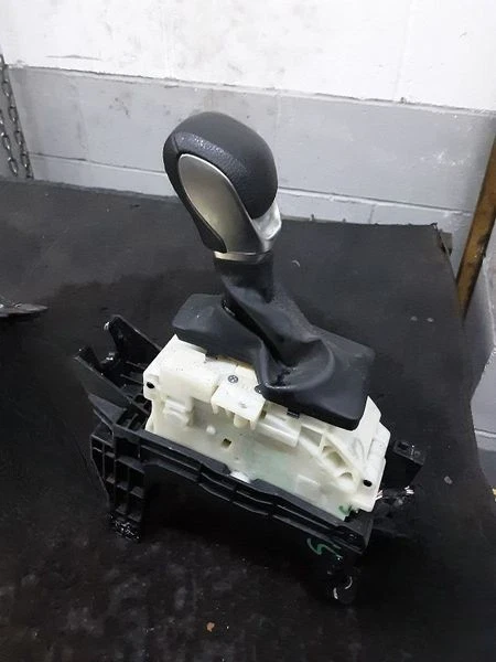 2013-2019 Hyundai Santa Fe 6 Speed FWD Used OEM Floor Shifter