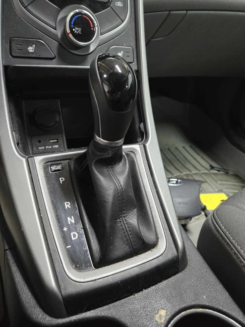2014-2016 Hyundai Elantra 467003X510 Used OEM Floor Shifter