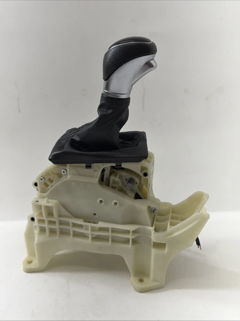 2016-2020 Hyundai Elantra 46701F2120 Automatic Used OEM Floor Shifter
