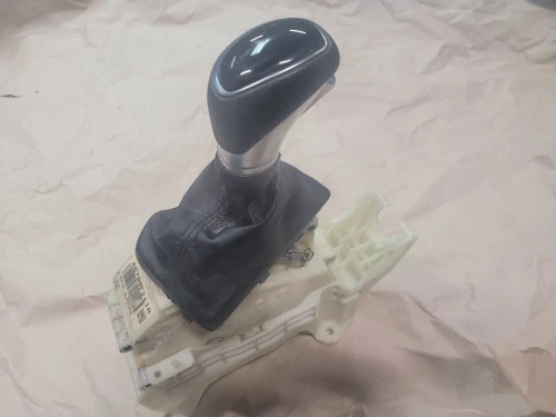 2017-2020 Hyundai Elantra 46700F2110 Used OEM Floor Shifter