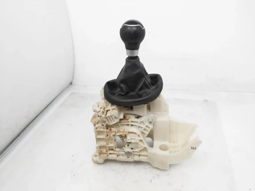 2014-2016 Kia Soul 46700B2120 Used OEM Floor Shifter