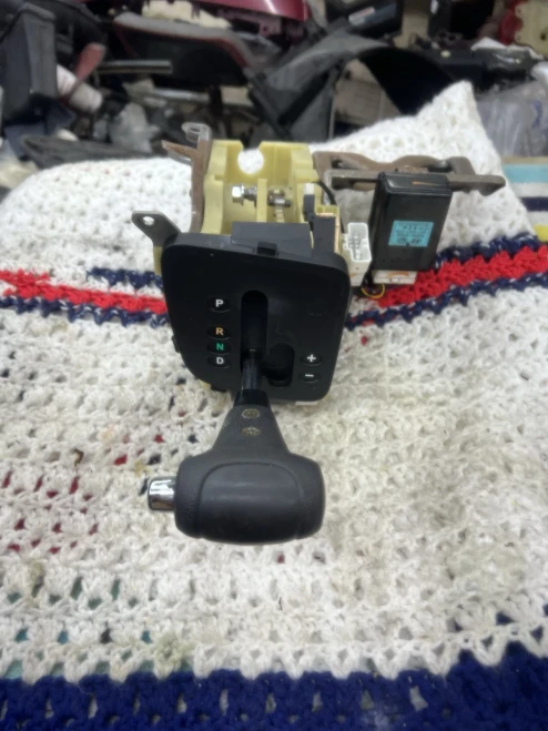 2006-2012 Kia Sedona 958004D000 Used OEM Floor Shifter