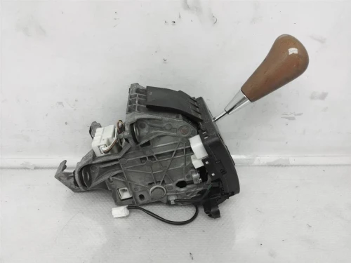 2004-2006 Lexus RX330 335600E020 Used OEM Floor Shifter