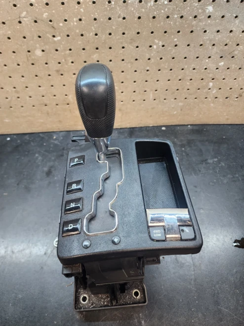 2005-2007 Jeep Grand Cherokee 52124140AA Used OEM Floor Shifter