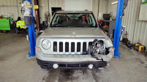 2013 Jeep Patriot Used OEM Floor Shifter