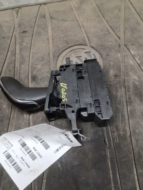 Cadillac XT5 3189473 Used OEM Floor Shifter