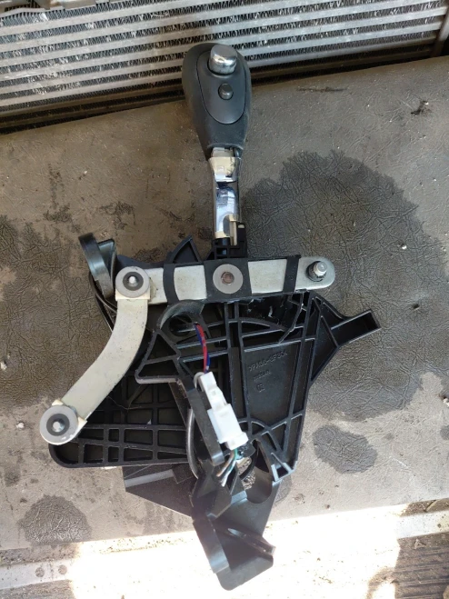 2010-2012 Nissan Sentra Automatic Used OEM Floor Shifter