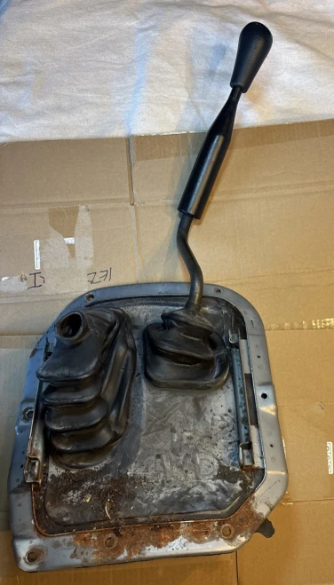 2002-2004 Nissan Xterra 4WD Used OEM Floor Shifter
