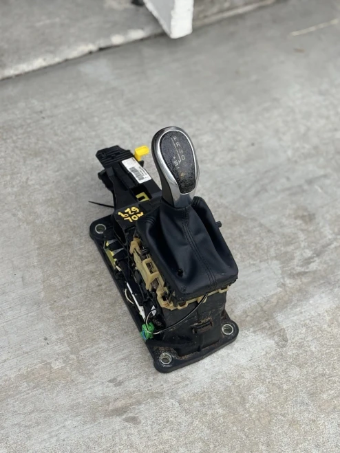 Volvo V70 31367921 Automatic Black Used OEM Floor Shifter