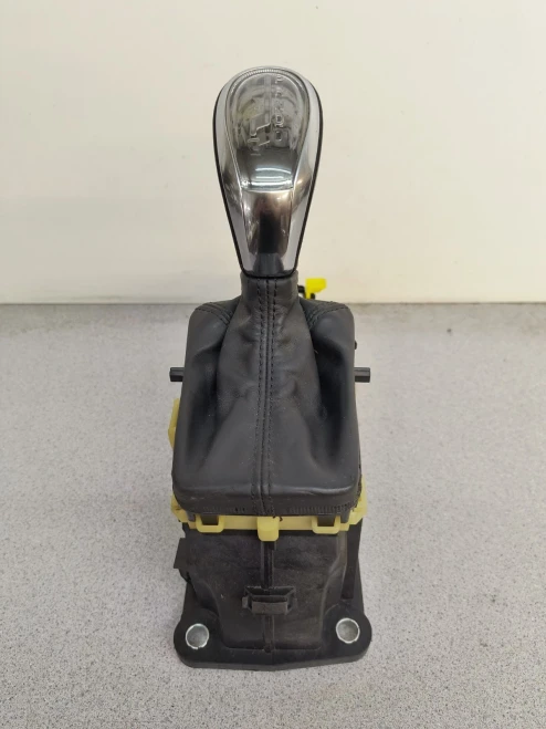 2013-2018 Volvo V60 31325216 Used OEM Floor Shifter