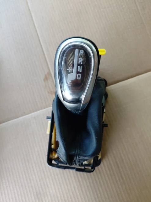 2013 Volvo V60 31325216 Used OEM Floor Shifter