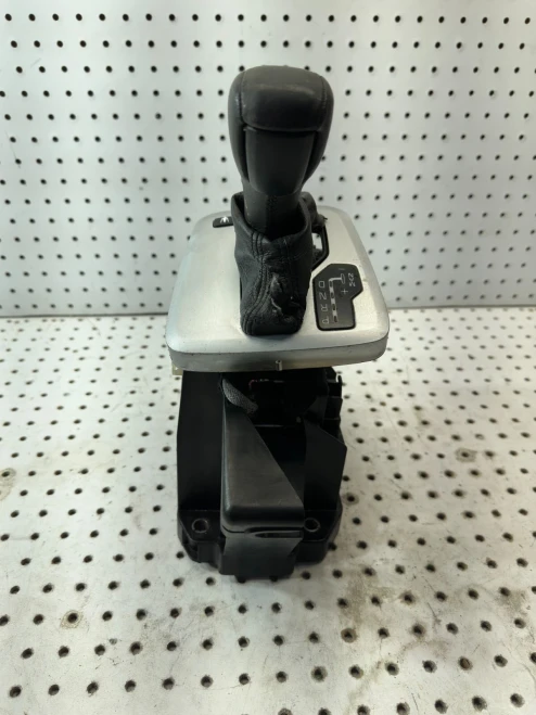 Volvo XC90 Automatic Used OEM Floor Shifter