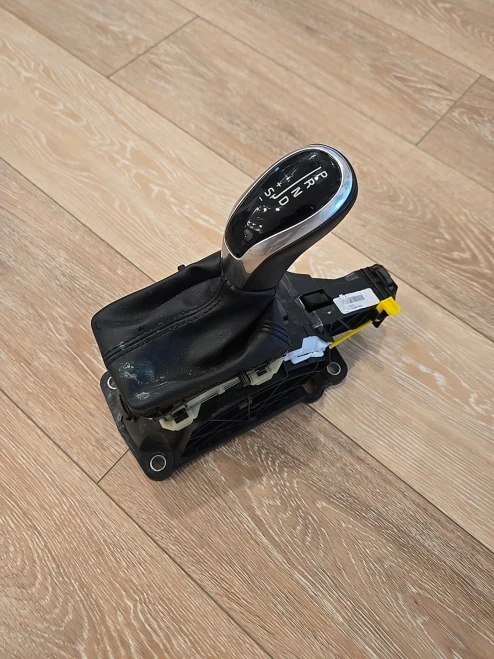 2014-2018 Volvo S60 31367485 Used OEM Floor Shifter