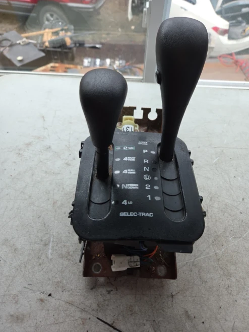 2004 Jeep Grand Cherokee Automatic Used OEM Floor Shifter