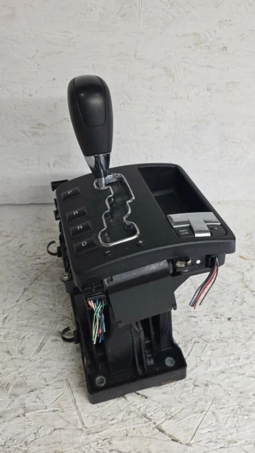 2005-2007 Jeep Cherokee 52124140AA Used OEM Floor Shifter