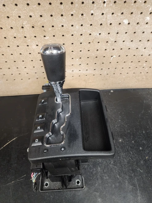 2006-2007 Jeep Commander 52124000AF Automatic 2WD Used OEM Floor Shifter