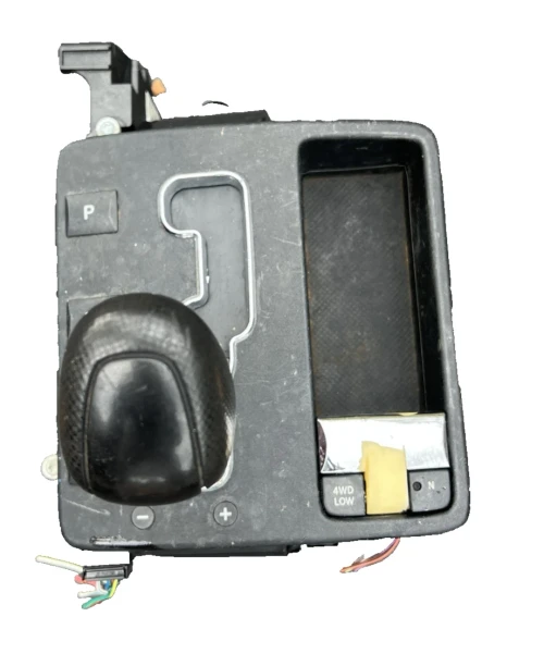 2006-2007 Jeep 52124138AA 4WD Used OEM Floor Shifter
