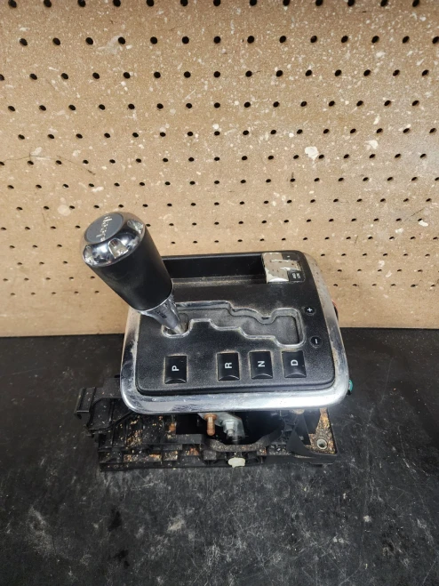 2006-2007 Jeep Commander 52124001AF Automatic 4WD Used OEM Floor Shifter