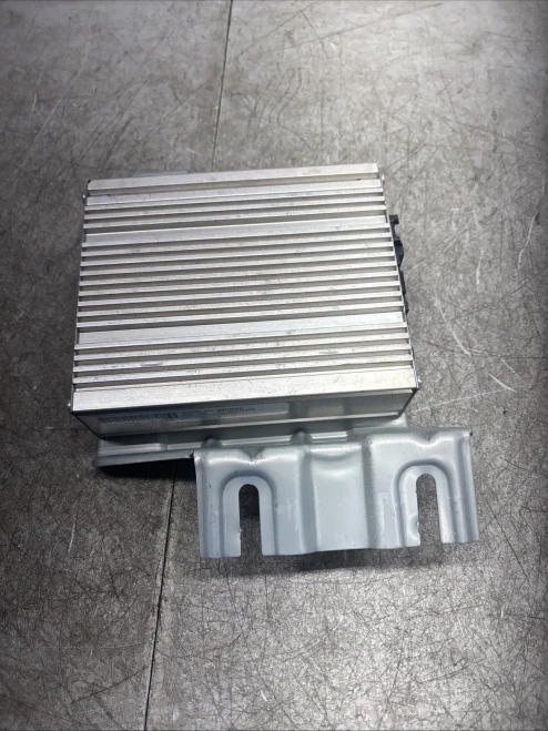 2009 Chevrolet Malibu 25879568 Used OEM Audio Amplifier