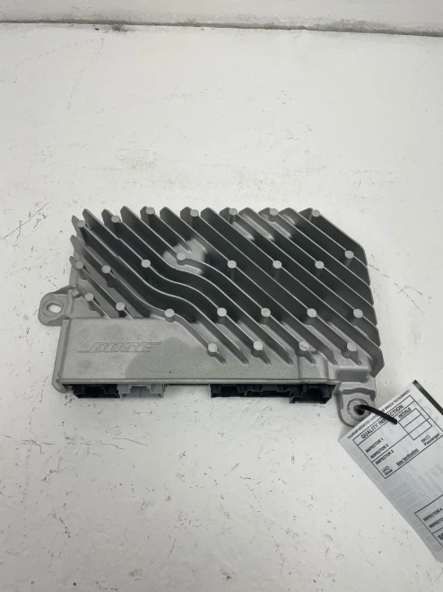 2020-2023 Chevrolet Corvette 85161434 Used OEM Audio Amplifier