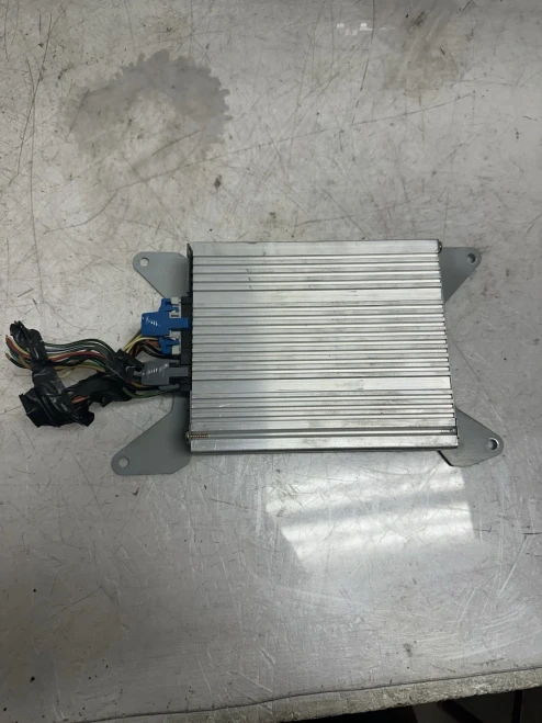 2002-2005 Chevrolet Impala 10449235 Used OEM Audio Amplifier