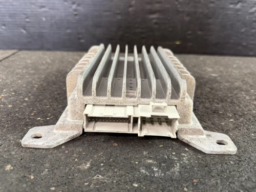 2005-2009 Chevrolet Corvette 10366699 Used OEM Audio Amplifier