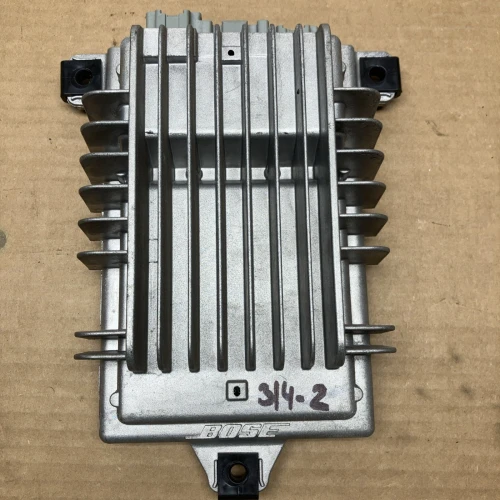 2009-2016 Chevrolet Traverse 25994310 Bose Used OEM Audio Amplifier