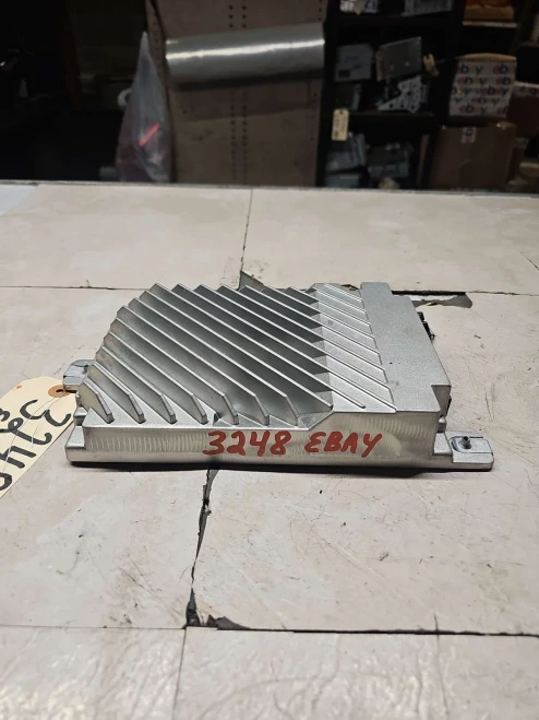 2010-2017 Chevrolet Equinox 20880431 8 Speaker Used OEM Audio Amplifier