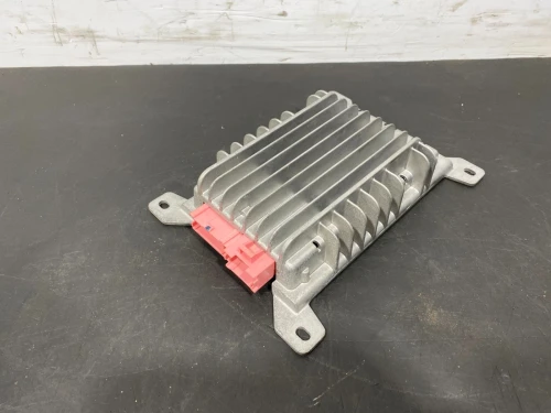 2005 Chevrolet Corvette 15270620 Bose Used OEM Audio Amplifier