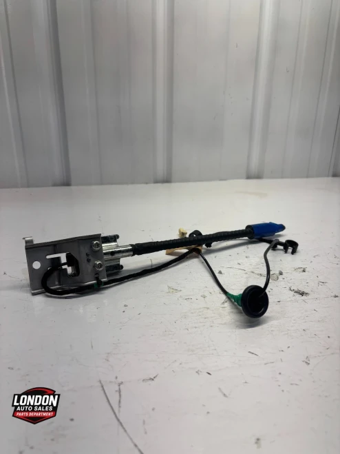 2014-2015 Chevrolet Corvette 23361416 Used OEM Audio Amplifier