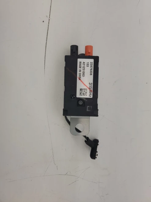 2013-2015 Chevrolet Malibu 22876338 Used OEM Audio Amplifier