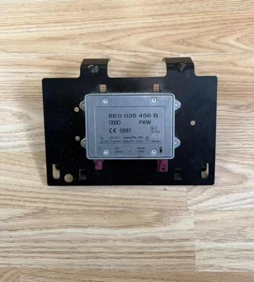 Audi A3 8E0035456B Used OEM Audio Amplifier
