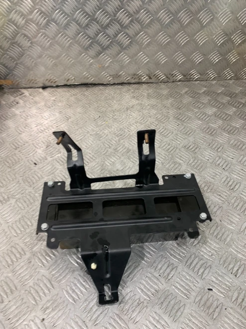 2006 Audi A4 8H0035223E Used OEM Audio Amplifier