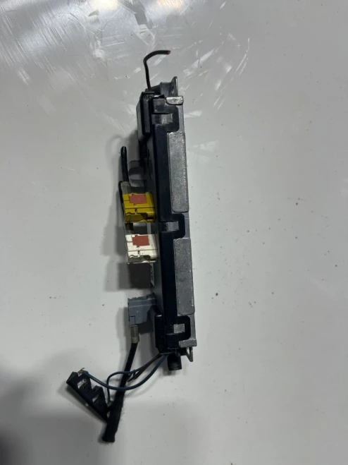 2009-2017 Audi A4 OEM8T0035225AA Used OEM Audio Amplifier