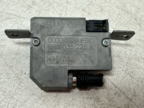 1999-2006 Audi TT 8N8035225A Used OEM Audio Amplifier