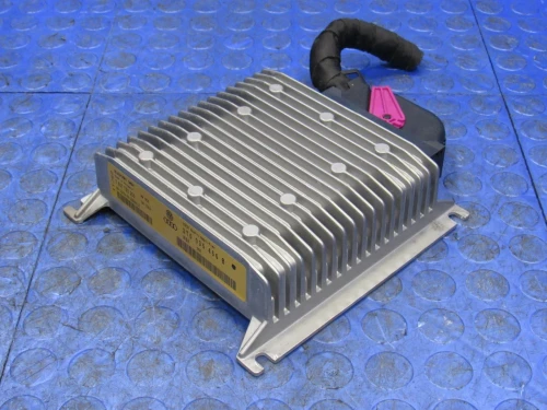 2011-2012 Volkswagen Beetle 3T0035456B Used OEM Audio Amplifier