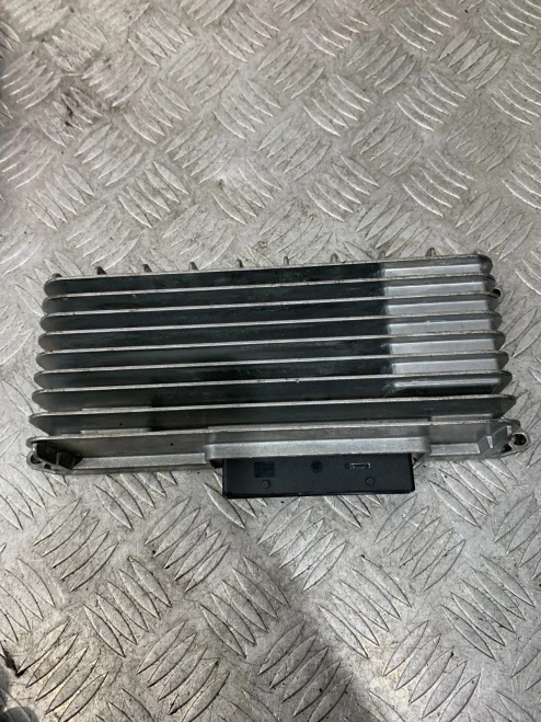 2010 Audi A4 8T0035223J B8 Used OEM Audio Amplifier