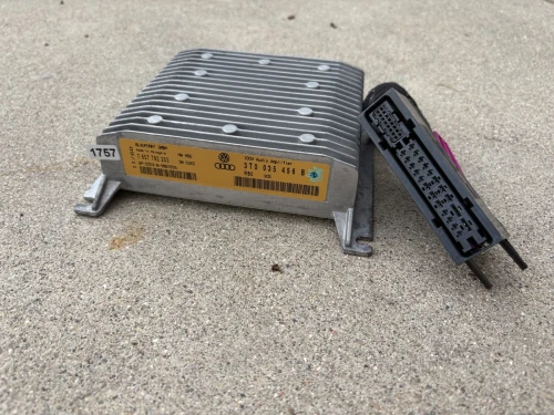 2011-2014 Volkswagen Jetta 3T0035456B Blaupunkt Used OEM Audio Amplifier